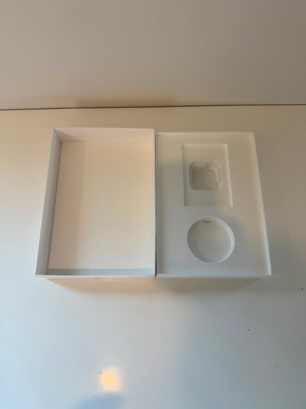 Apple iPad 7th Generation 128GB Wi-Fi Empty Box Only White Space Gray